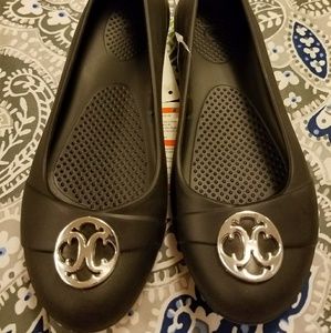 Crocs Gianna disc flats.